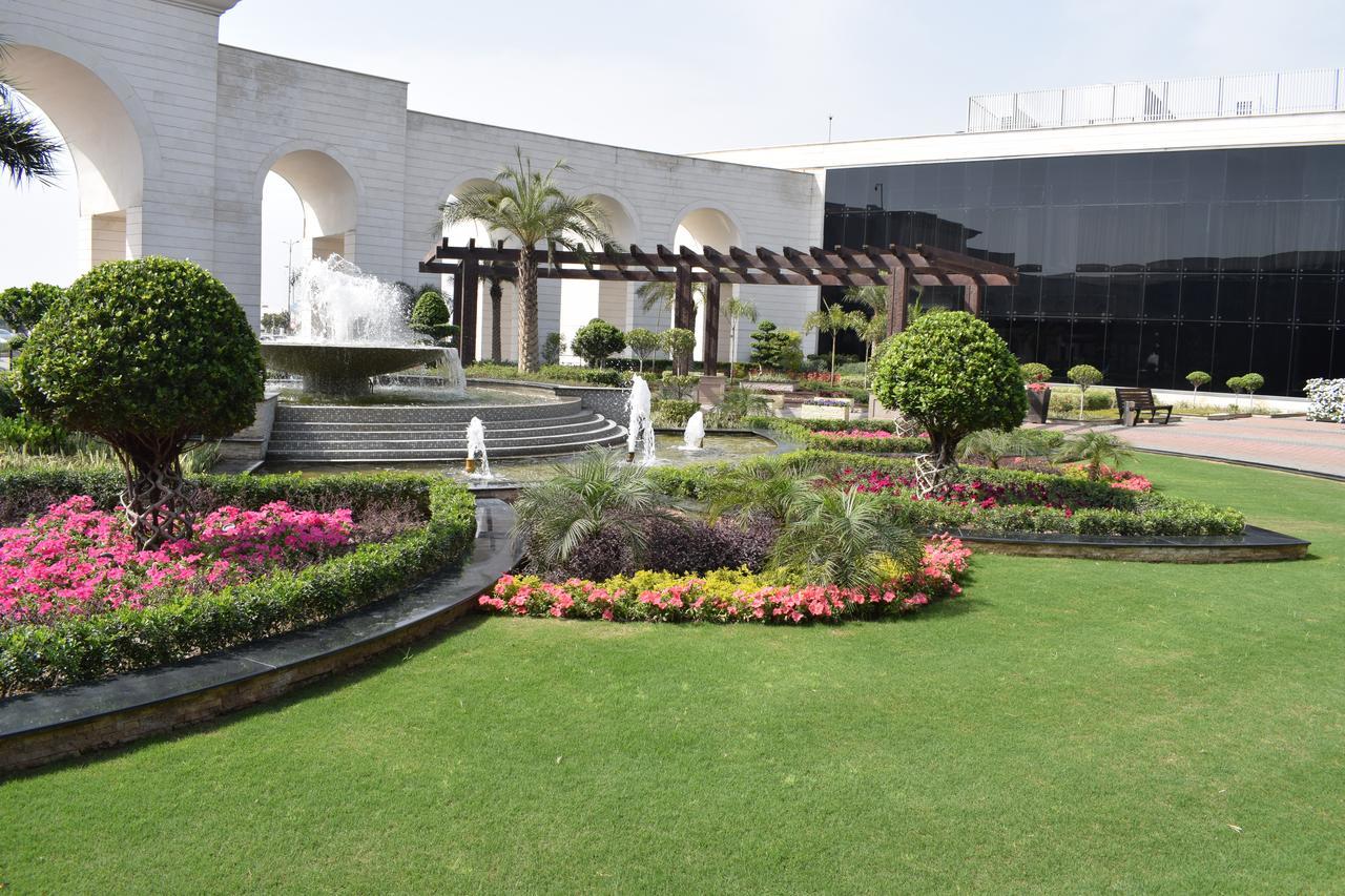 Defence Raya Golf & Country Club Hotel Lahore Exterior foto