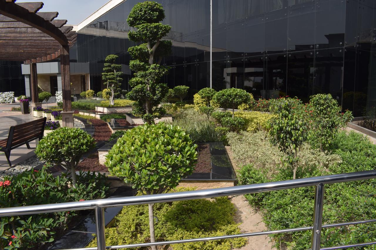 Defence Raya Golf & Country Club Hotel Lahore Exterior foto